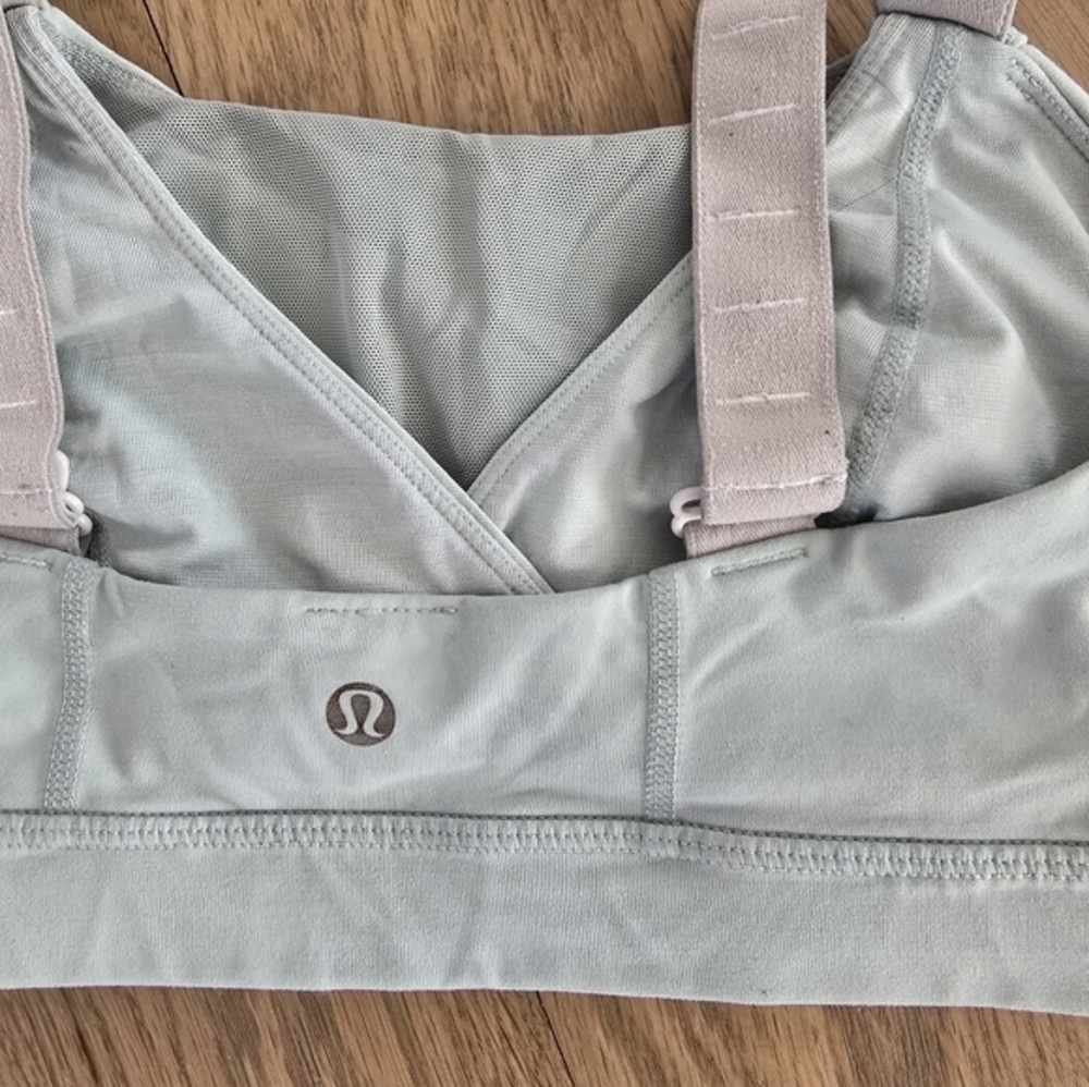 Lululemon Adjust Me Tiffany Blue Sports Bra Womens 6‎ - Picture 4 of 4